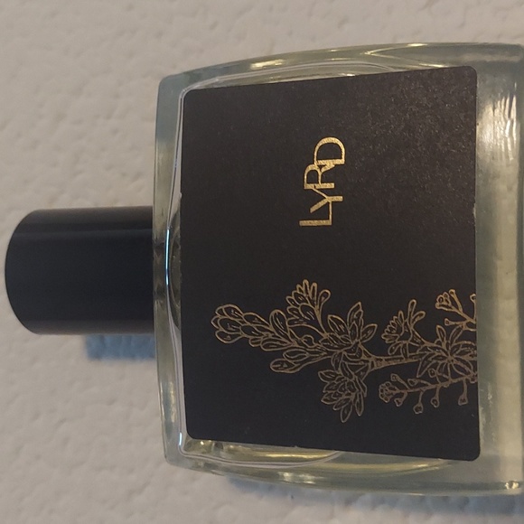 Perfume - Picture 2 of 3